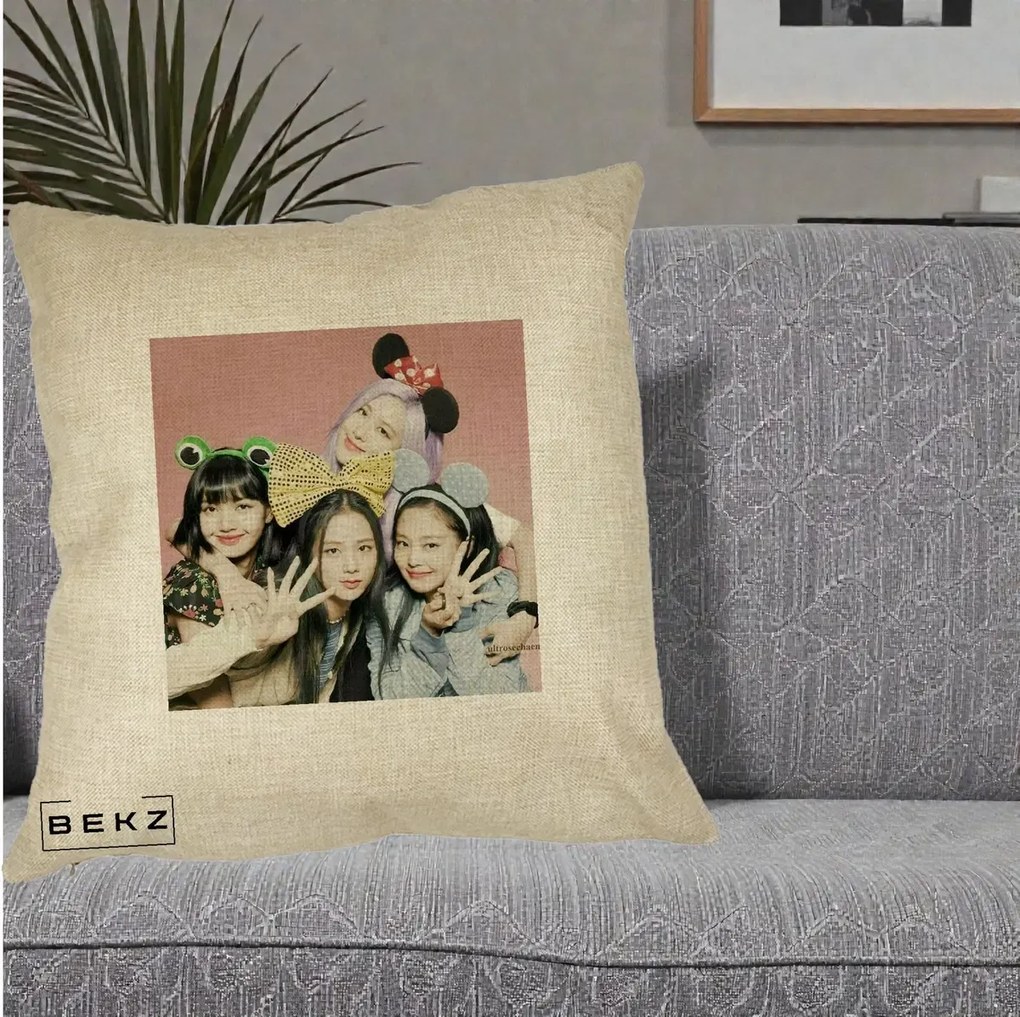 Perna Personalizata K-pop BLACKPINK Accesorii Haioase, 40x40 cm, Crem, Husa Detasabila, Perna Inclusa, BEKZ®