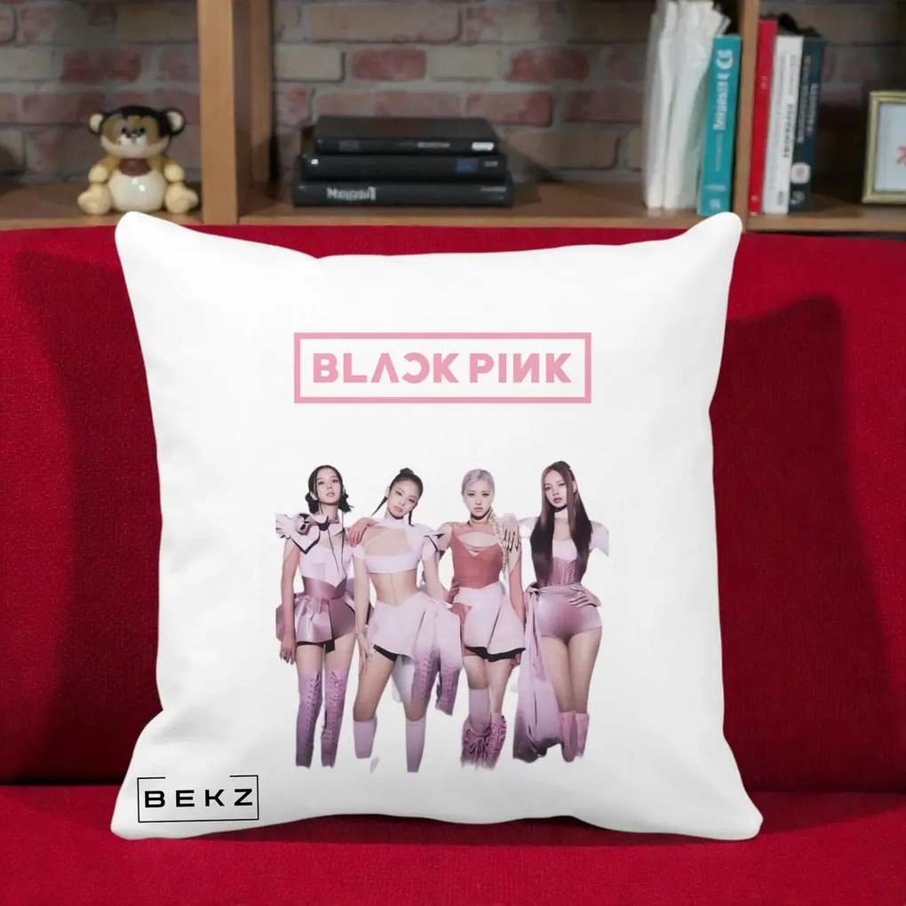 Perna Personalizata K-pop BLACKPINK Fotografie Grup Tinute Roz, 40x40 cm, Alba Mata, Husa Detasabila, Perna Inclusa, BEKZ®