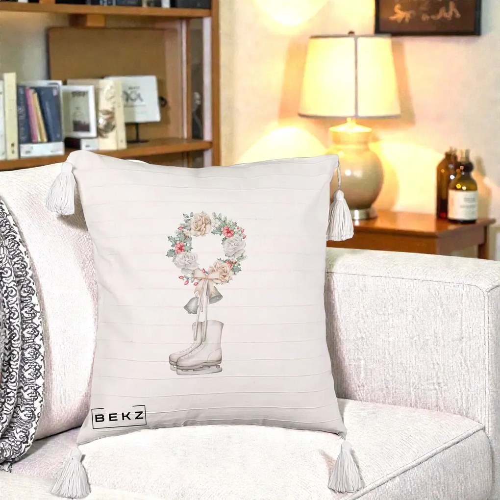 Perna Decorativa Patine cu Coroana Florala de Craciun, 40x40 cm, Bej cu Franjuri, Husa Detasabila, Perna Inclusa, BEKZ®
