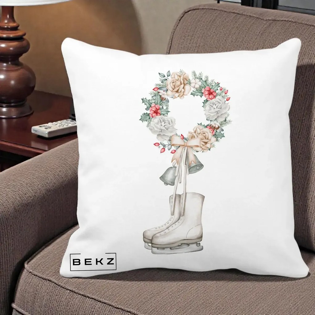 Perna Decorativa Patine cu Coroana Florala de Craciun, 40x40 cm, Alba Mata, Husa Detasabila, Perna Inclusa, BEKZ®