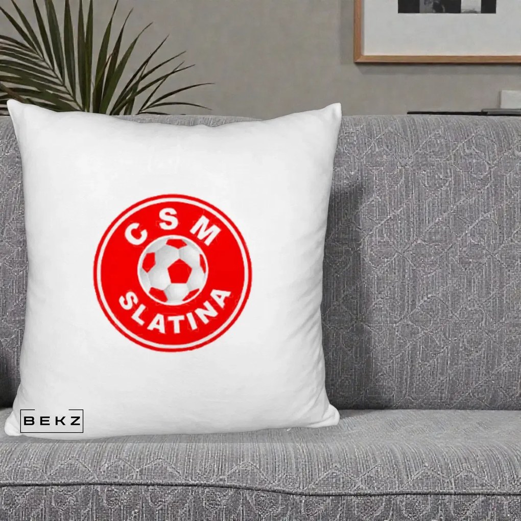 Perna Personalizata CSM Slatina Fotbal, 40x40 cm, Alb Pufos, Husa Detasabila, Perna Inclusa, BEKZ®