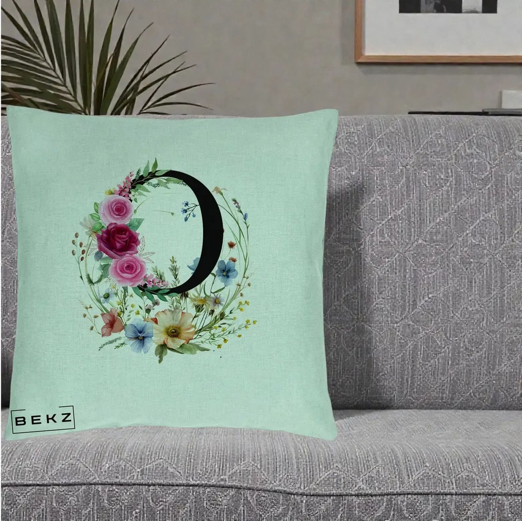 Cadou Personalizat - Perna Personalizata Monogram Litera O cu Flori Acuarela, 40x40 cm, Verde Menta, Husa Detasabila, Perna Inclusa, BEKZ®