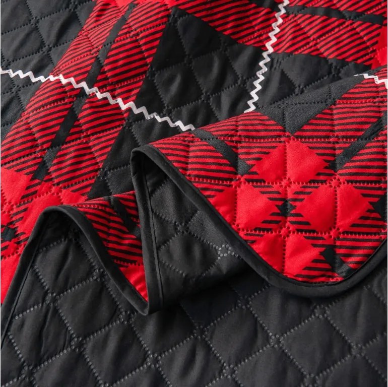 Cuvertura de pat ALBURY rosu Dimensiune: 170 x 210 cm