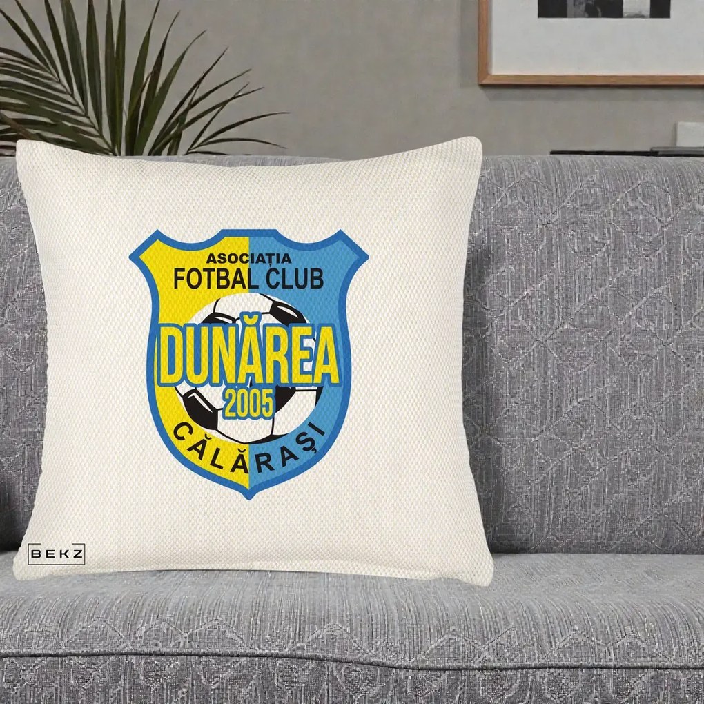 Perna Personalizata AFC Dunarea Calarasi 2005 Fotbal, 40x40 cm, Crem Reliefat, Husa Detasabila, Perna Inclusa, BEKZ®