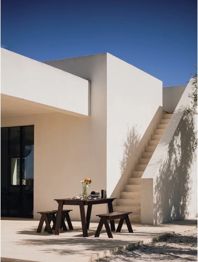 Bancă de grădină maro închis din lemn masiv Navo – noo.ma