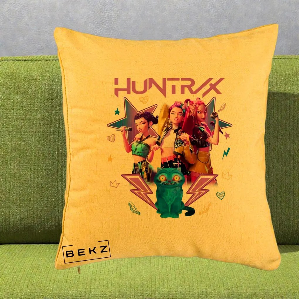 Perna Personalizata K-pop HUNTRX Trio 3D cu Pisica Fulgere, 40x40 cm, Galben, Husa Detasabila, Perna Inclusa, BEKZ®