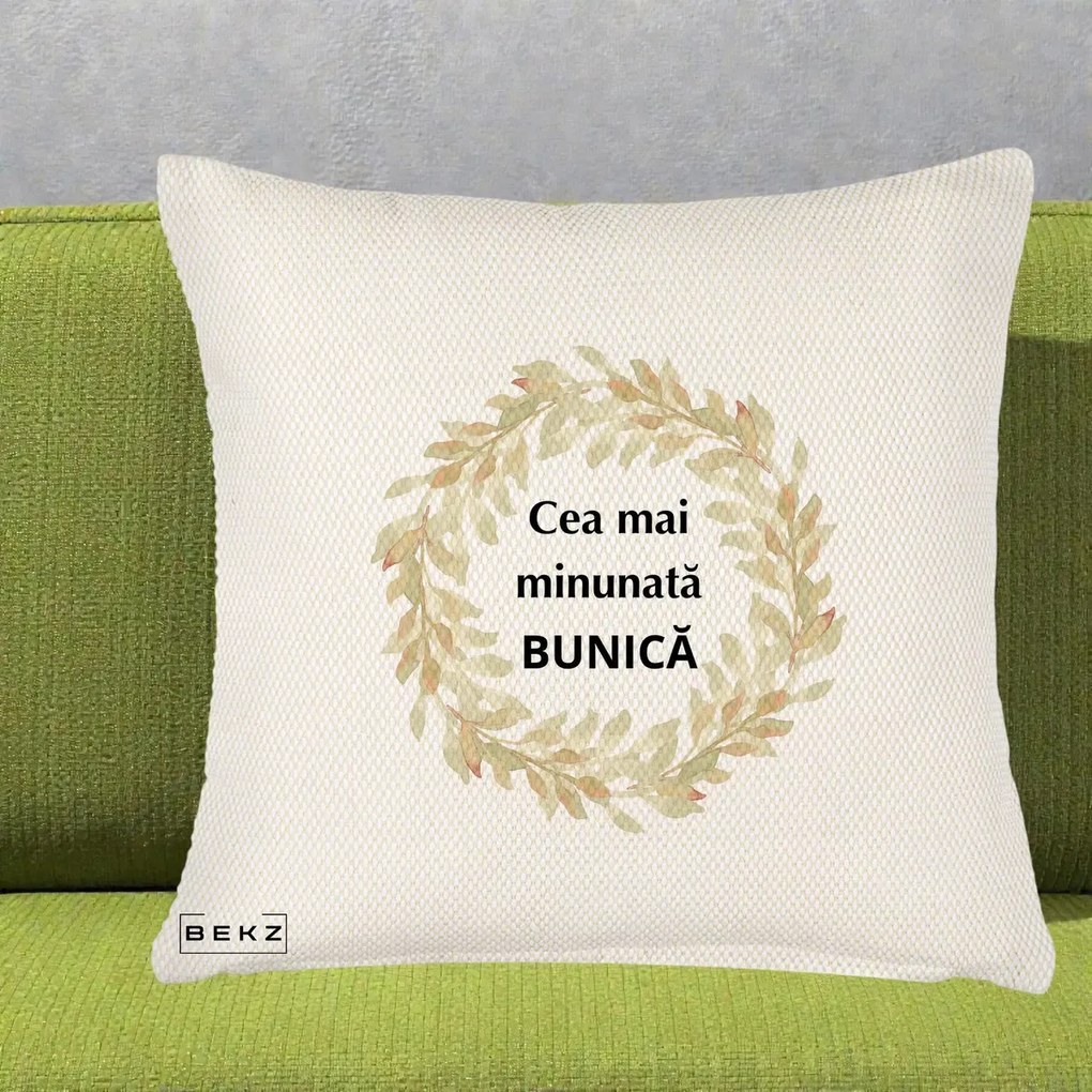 Cadou pentru Bunica - Perna Personalizata Cea Mai Minunata Bunica Coronita Frunze Acuarela, 40x40 cm, Crem Reliefat, Husa Detasabila, Perna Inclusa, BEKZ®