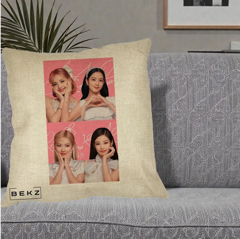 Perna Personalizata K-pop BLACKPINK Colaj Roz, 40x40 cm, Crem, Husa Detasabila, Perna Inclusa, BEKZ®