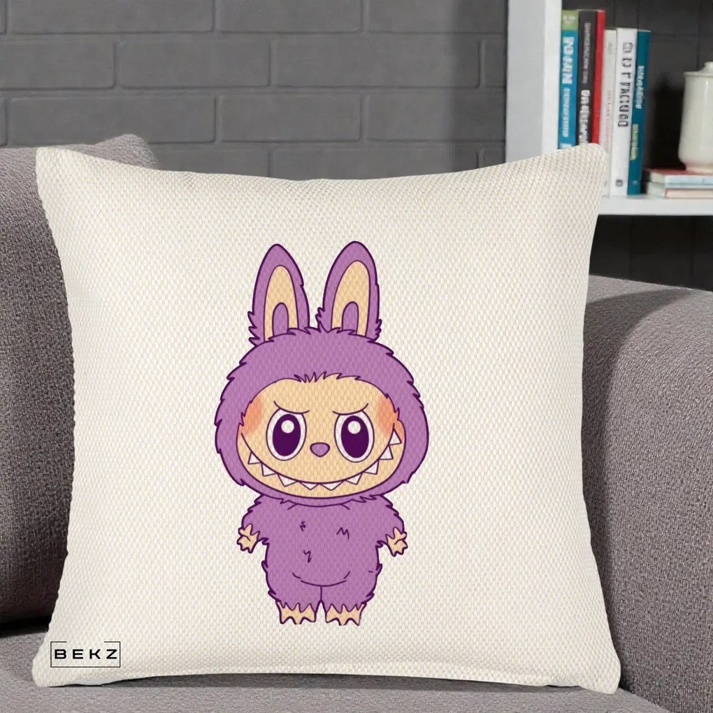 Perna Personalizata Labubu Violet Solo, 40x40 cm, Crem Reliefat, Husa Detasabila, Perna Inclusa, BEKZ®