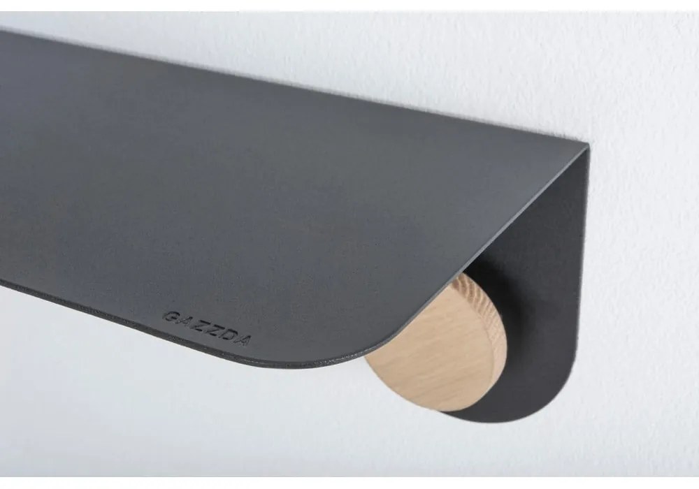 Raft de perete din oțel și detalii din lemn de stejar, cu 2 cârlige Gazzda Hook, lungime 70 cm, negru