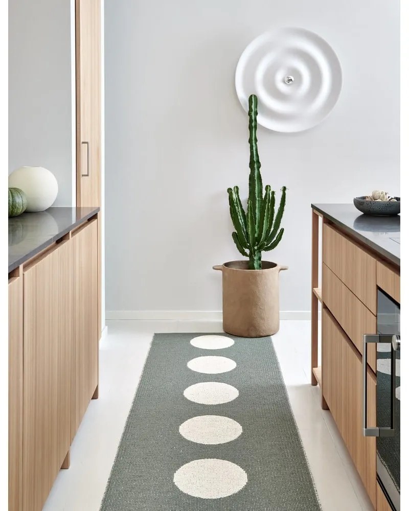 Covor tip traversă pentru interior și exterior verde 70x225 cm Vera Army – Pappelina