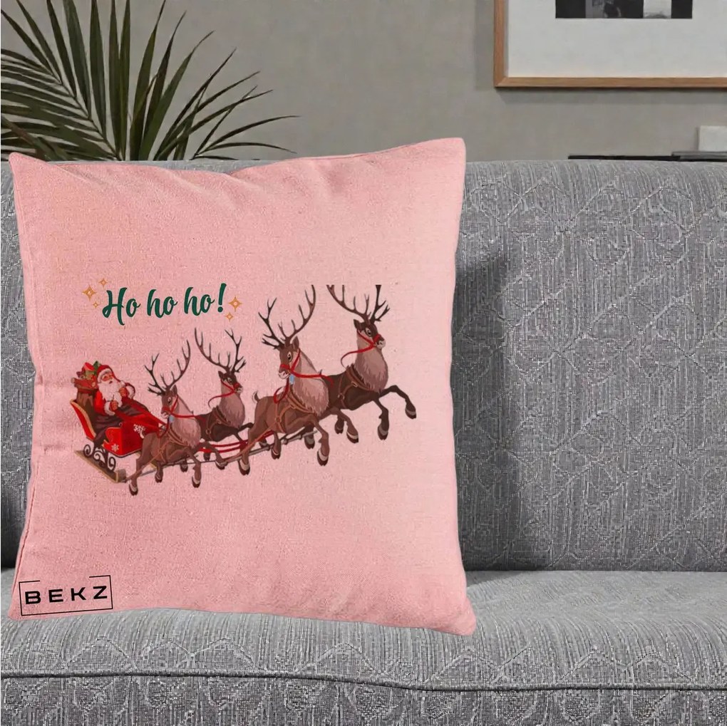 Perna Decorativa Ho Ho Ho Mos Craciun cu Sanie si Reni, 40x40 cm, Roz, Husa Detasabila, Perna Inclusa, BEKZ®