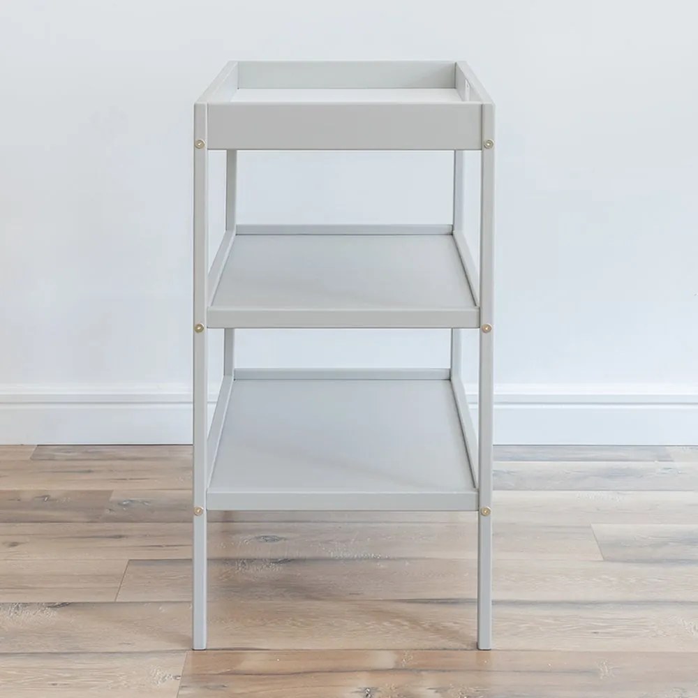 Masa infasat pentru bebelusi, lemn masiv, Gri 76 x 44 x 86 cm, Cu 2 Rafturi De Depozitare Inalte,inclus Saltea din spuma, husa detasabila bumbac, Woodies, 40 x 70 cm