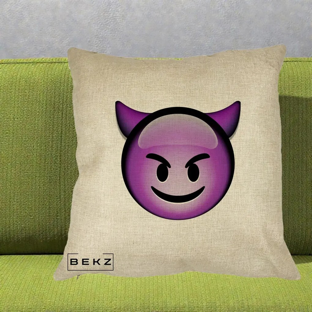 Perna Decorativa Emoji Diavol Mov, 40x40 cm, Crem, Husa Detasabila, Perna Inclusa, BEKZ®