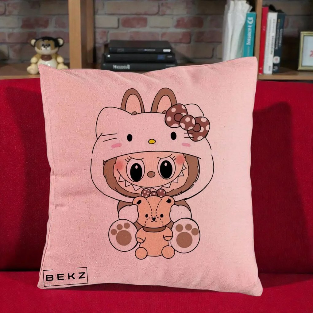 Perna personalizata Labubu x Hello Kitty Maro-Vintage, 40x40 cm cu Umplutura, Roz, BEKZ