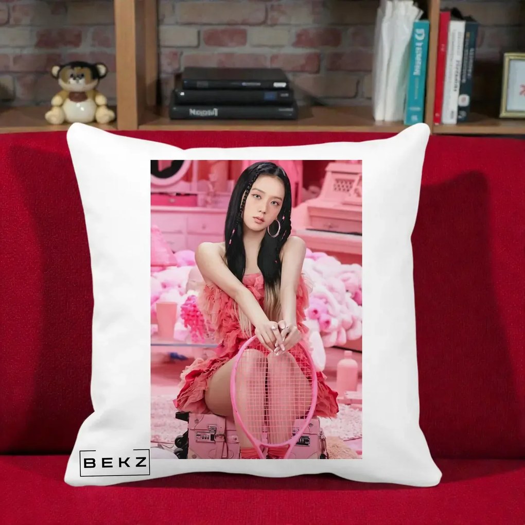 Perna Personalizata K-pop BLACKPINK Jisoo Pink Room, 40x40 cm, Alba Mata, Husa Detasabila, Perna Inclusa, BEKZ®