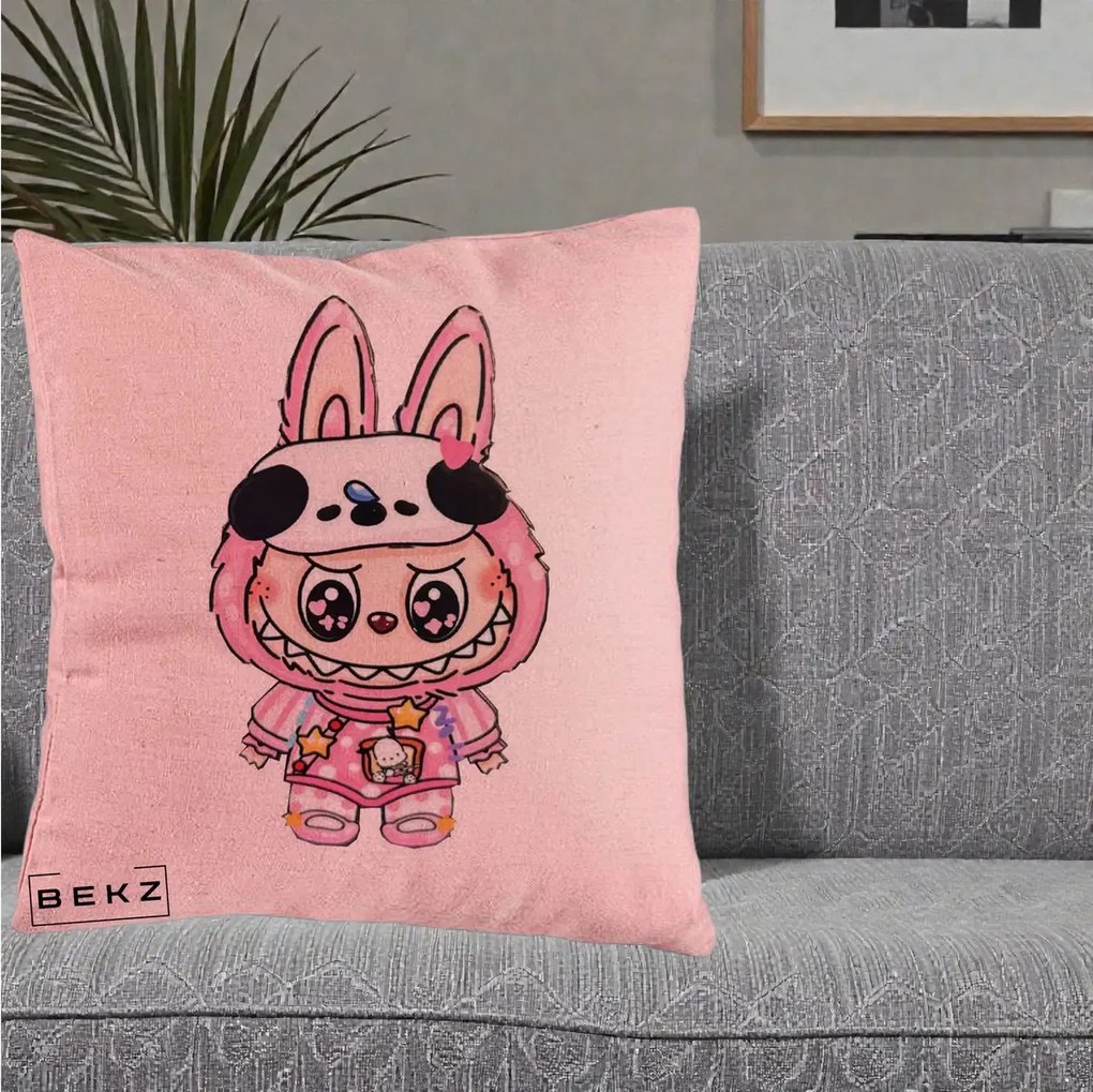 Perna Personalizata Labubu Panda-Bunny Roz, 40x40 cm, Roz, Husa Detasabila, Perna Inclusa, BEKZ®