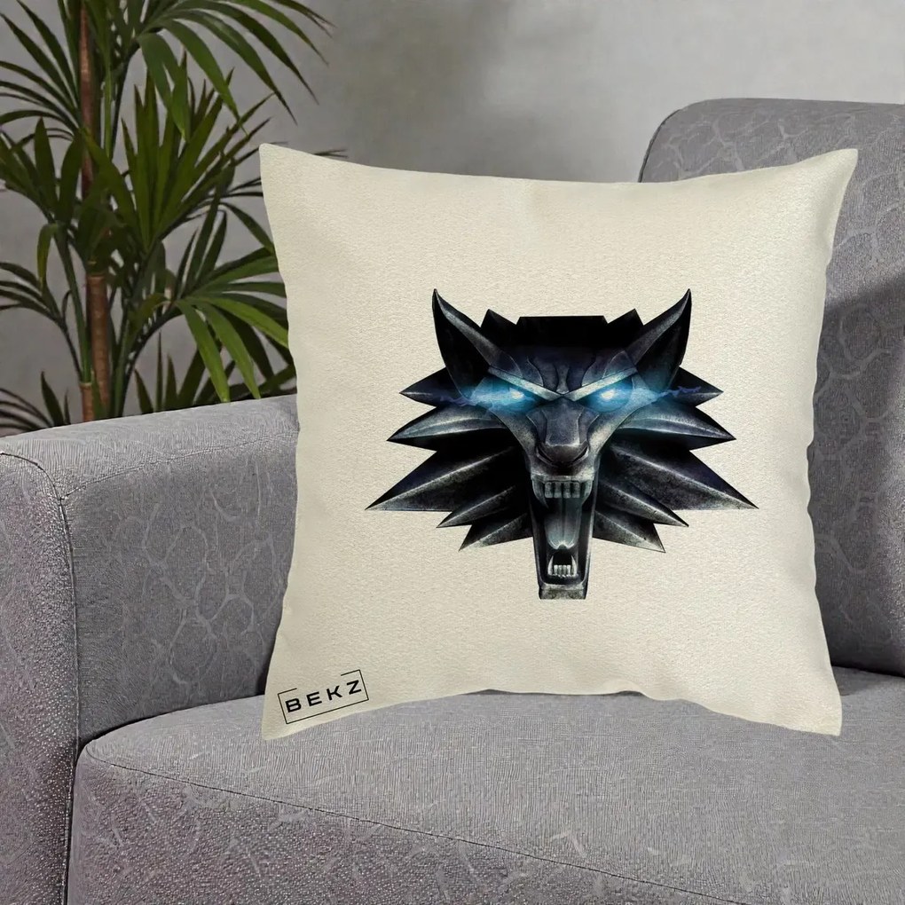 Perna Decorativa The Witcher Wolf Head, 40x40 cm, Ecru, Husa Detasabila, Perna Inclusa, BEKZ®