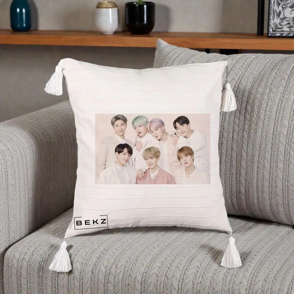 Perna Personalizata K-pop BTS Foto Grup Landscape Pastel, 40x40 cm, Bej cu Franjuri, Husa Detasabila, Perna Inclusa, BEKZ®