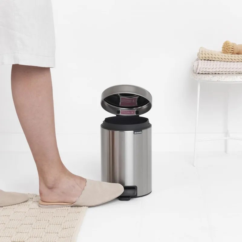 Cos de gunoi cu pedala Brabantia NewIcon 649003, 3 L, Inchidere usoara, Baza antiderapanta, Rezistent la amprente, Inox Mat