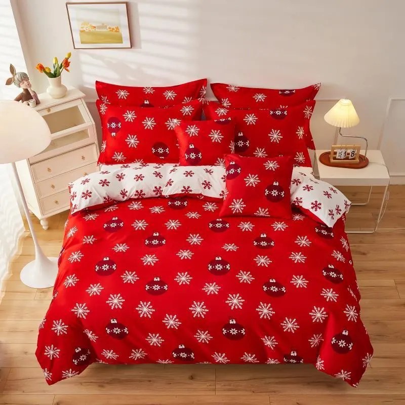 Lenjerie de pat din bumbac rosu, CHRISTMAS ORNAMENT AND FLAKE Dimensiune lenjerie de pat: 70 x 90 cm | 140 x 200 cm