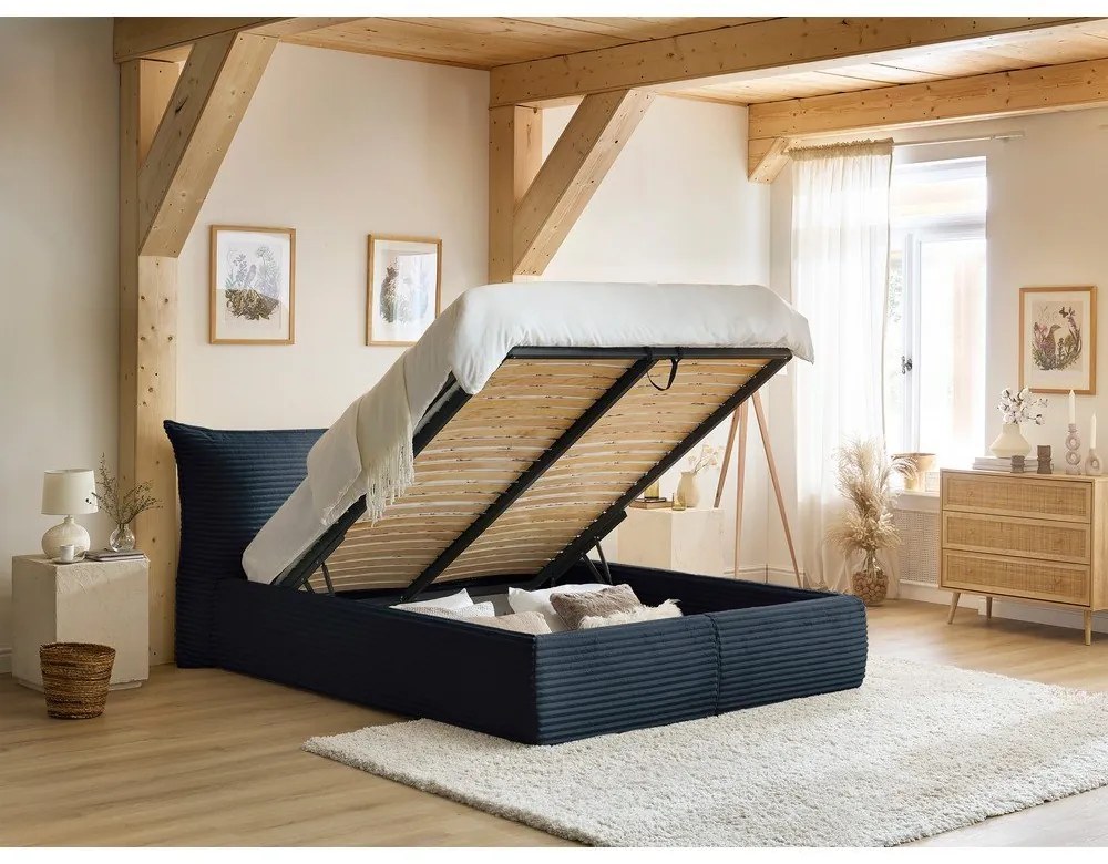 Pat matrimonial albastru închis tapițat cu spațiu de depozitare cu somieră 160x200 cm Jade – Bobochic Paris