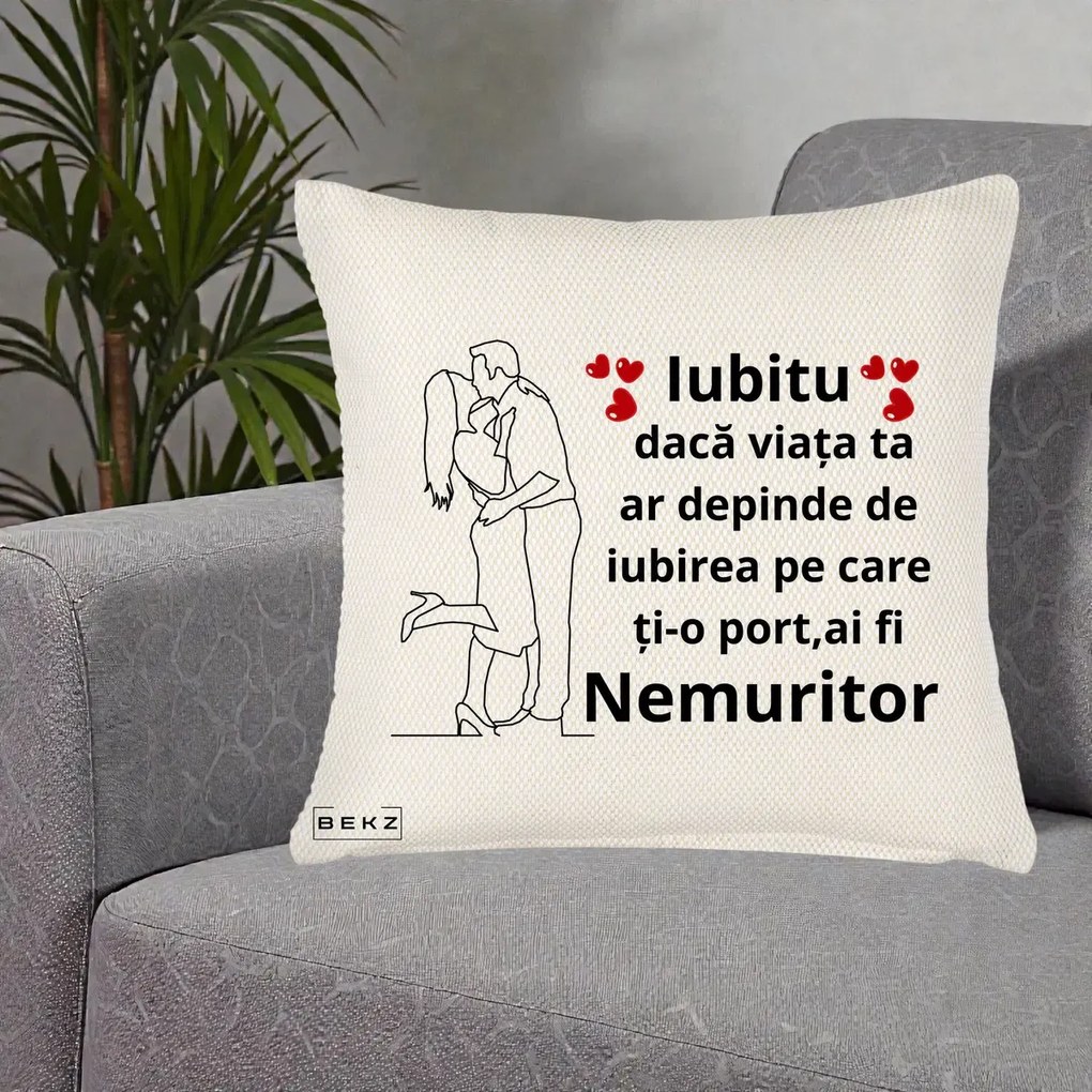 Cadou pentru Iubit - Perna Personalizata Iubitu Nemuritor cu Cuplu Line-Art si Inimi Rosii, 40x40 cm, Crem Reliefat, Husa Detasabila, Perna Inclusa, BEKZ®