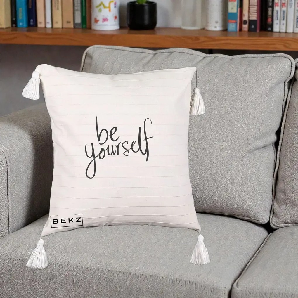 Perna Decorativa Be Yourself Caligrafie Neagra, 40x40 cm, Bej cu Franjuri, Husa Detasabila, Perna Inclusa, BEKZ®