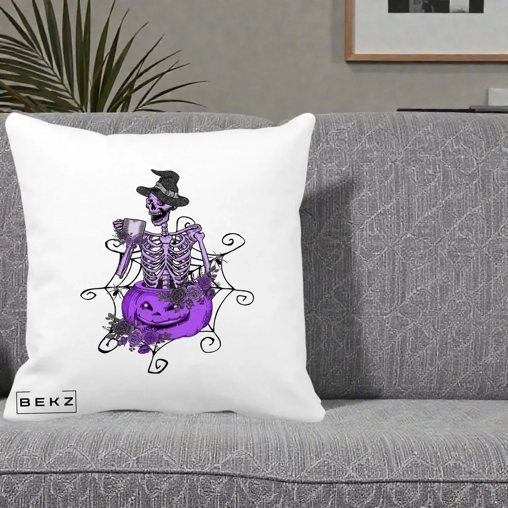 Perna Decorativa Schelet Vrajitor cu Dovleac Violet Halloween, 40x40 cm, Alba Mata, Husa Detasabila, Perna Inclusa, BEKZ®