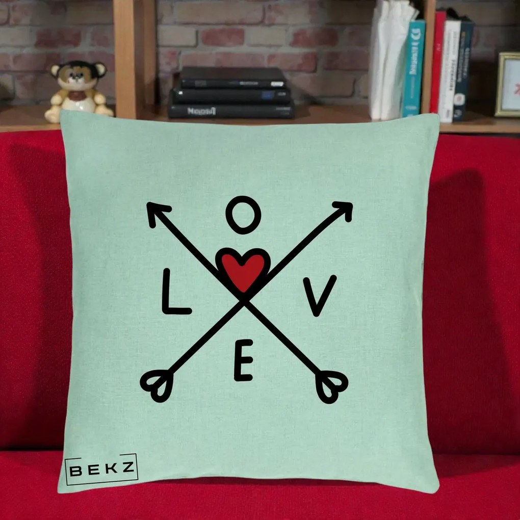 Perna Decorativa Love cu Sageti Incrucisate si Inima Rosie, 40x40 cm, Verde Menta, Husa Detasabila, Perna Inclusa, BEKZ®
