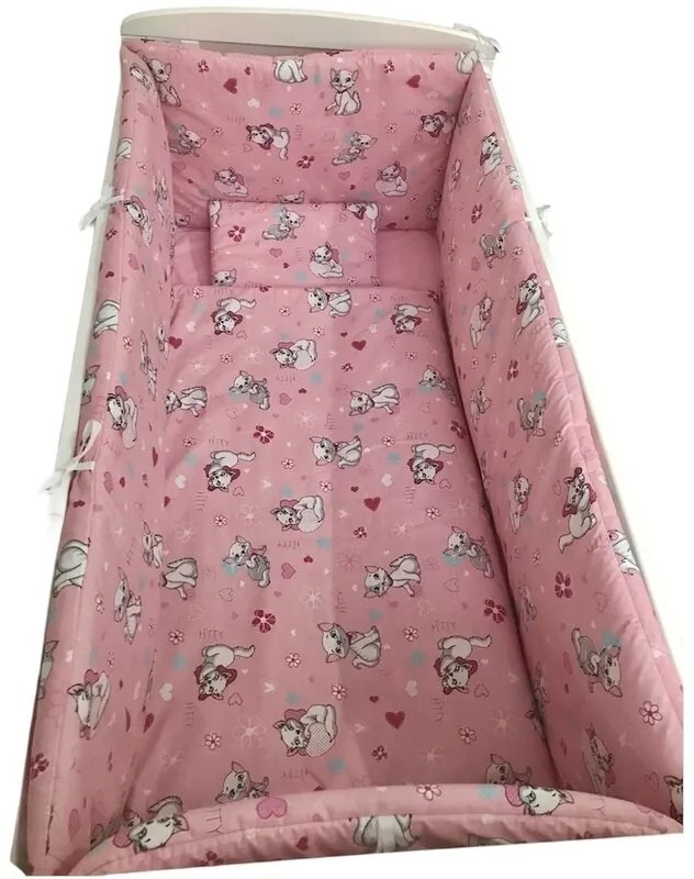 Lenjerie de pat bebelusi cu aparatori laterale pufoase Deseda Pisicuțe roz