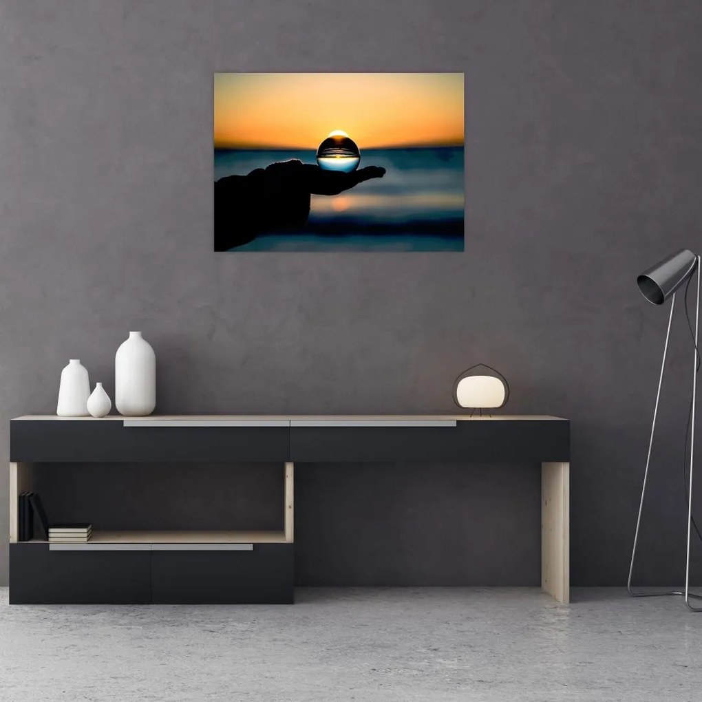 Tablou pe sticlă cu bilă din sticlă în palmă (70x50 cm)