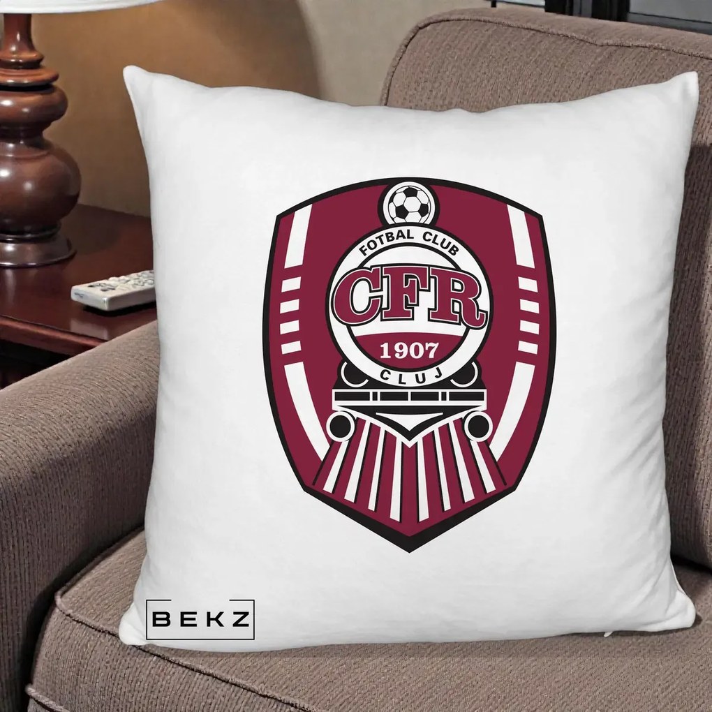 Perna Personalizata CFR Cluj Fotbal Club 1907, 40x40 cm, Alb Pufos, Husa Detasabila, Perna Inclusa, BEKZ®