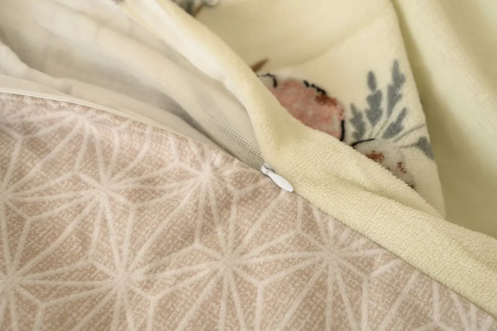 Lenjerie de pat reversibila DUO SENSE SANDORA crem + fata de perna 40x50 cm GRATUIT Dimensiune lenjerie de pat: 70 x 90 cm | 140 x 200 cm