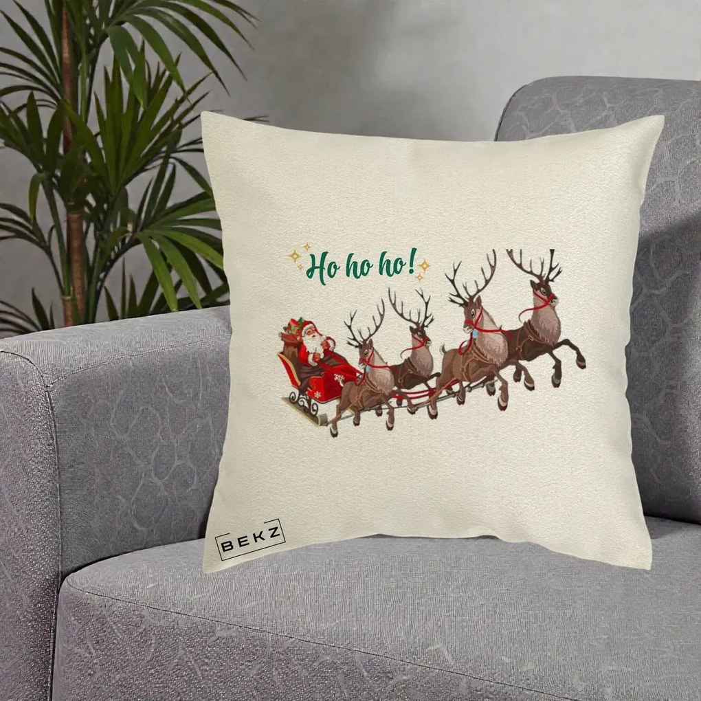 Perna Decorativa Ho Ho Ho Mos Craciun cu Sanie si Reni, 40x40 cm, Ecru, Husa Detasabila, Perna Inclusa, BEKZ®