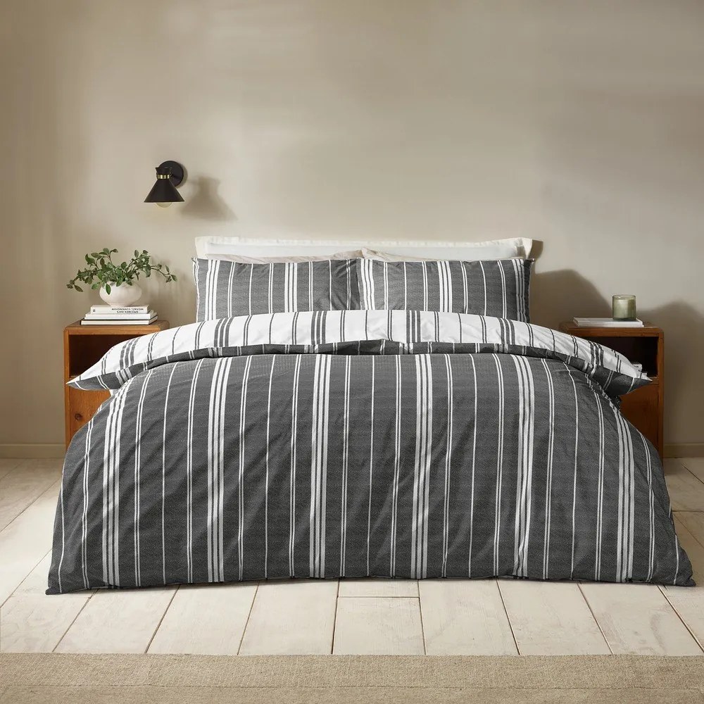 Lenjerie de pat alb-negru pentru pat dublu cu 3 piese 200x200 cm Harbour Stripe – Catherine Lansfield
