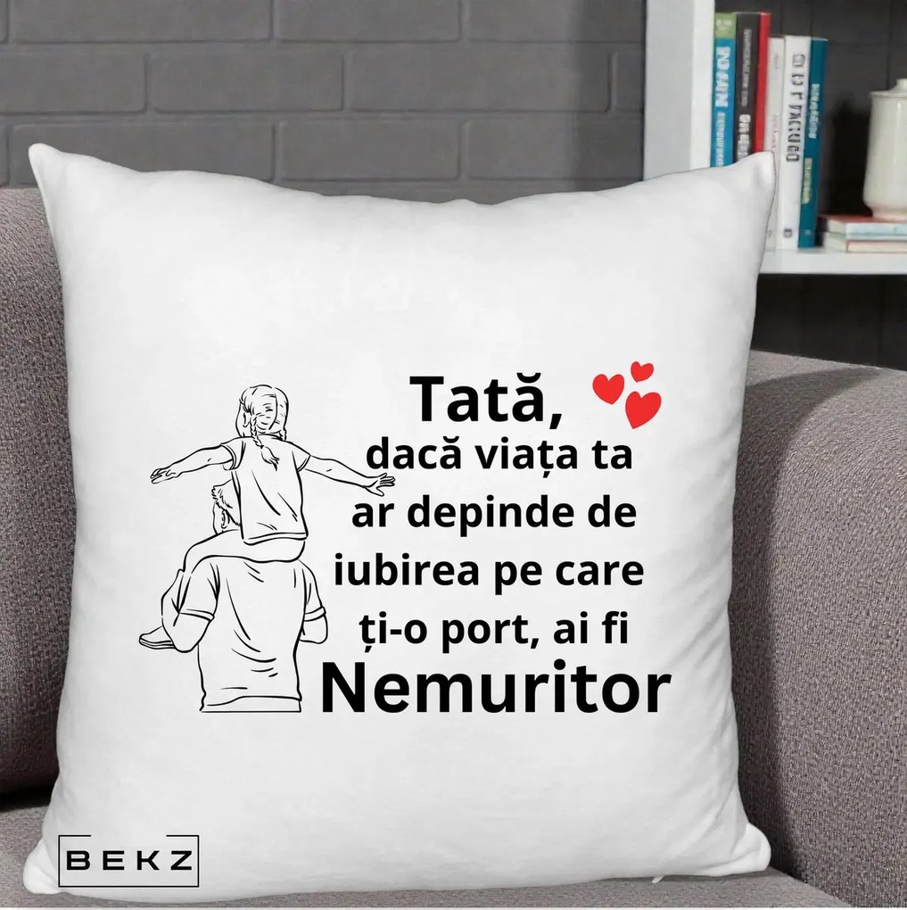 Cadou pentru Tata - Perna Personalizata Tata Supererou Nemuritor, 40x40 cm, Alb Pufos, Husa Detasabila, Perna Inclusa, BEKZ®