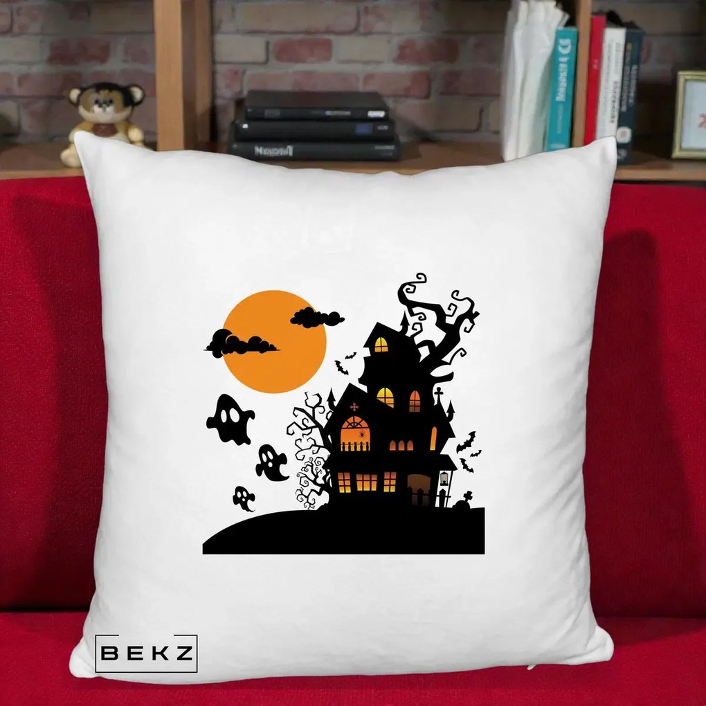 Perna Decorativa Halloween Casa Bantuita cu Fantome, 40x40 cm, Alb Pufos, Husa Detasabila, Perna Inclusa, BEKZ®