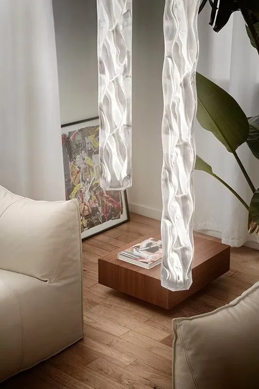 Lustra LED design tehnico-decorativ realizat manual Hugo vertical prisma