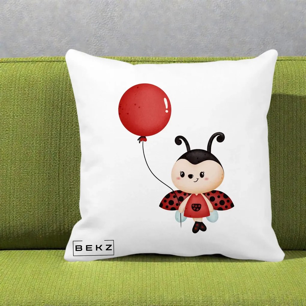 Perna Decorativa Buburuza cu Balon Rosu, 40x40 cm, Alba Mata, Husa Detasabila, Perna Inclusa, BEKZ®