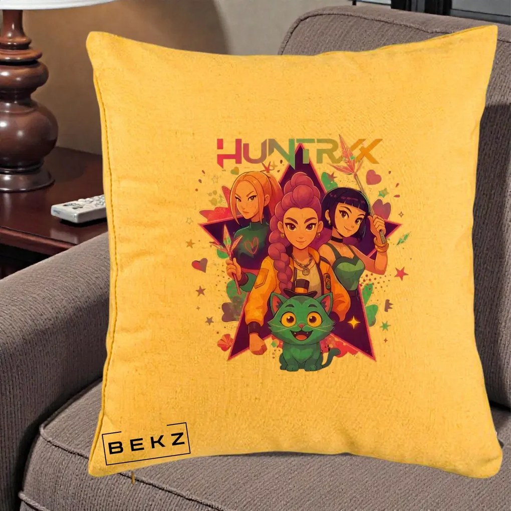 Perna Personalizata K-pop HUNTRX Trio cu Pisica Stele, 40x40 cm, Galben, Husa Detasabila, Perna Inclusa, BEKZ®