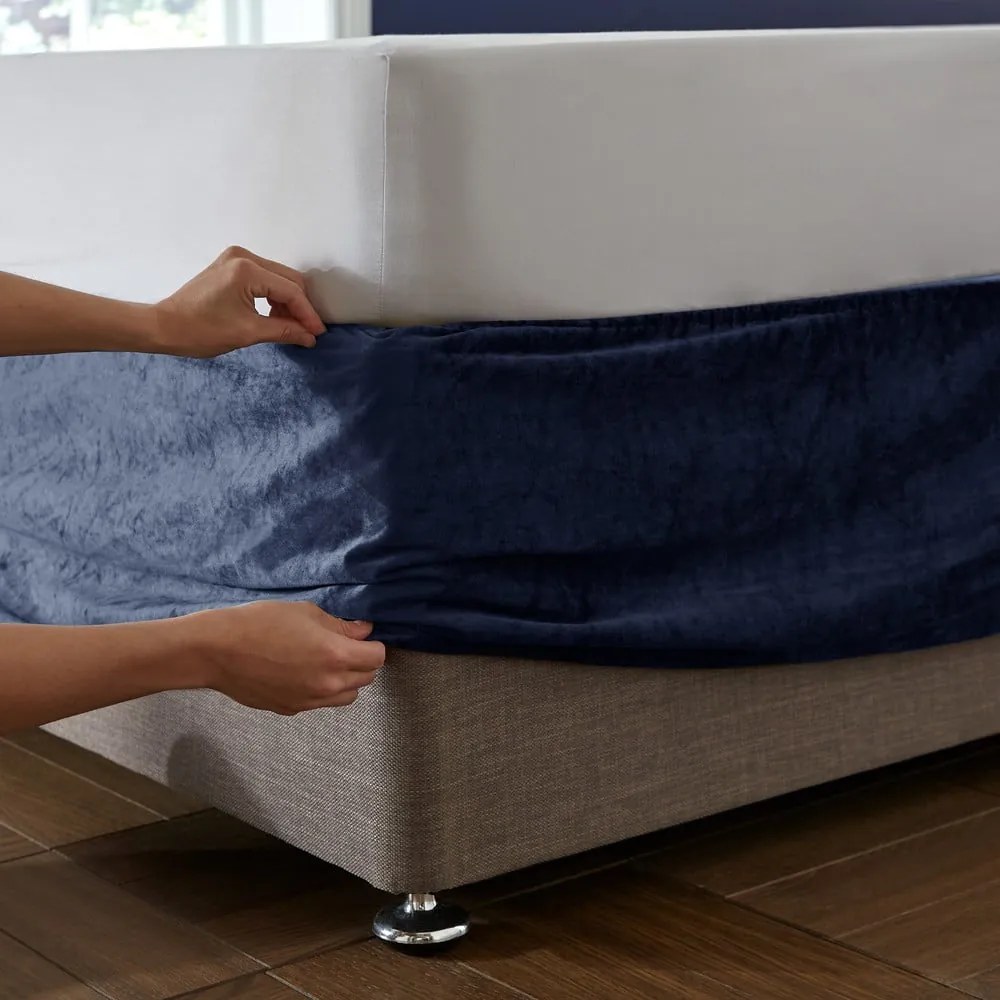 Husă pentru cadru de pat albastră din catifea cu elastic 152x198 cm Kingsley – Catherine Lansfield