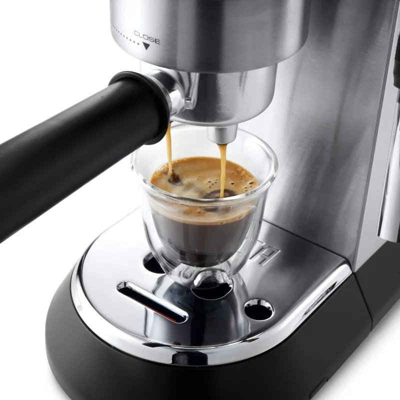 Espressor manual DeLonghi EC685.M, 1300W, 15 bar, 1.1 l, 3 adaptoare, Controlul temperaturii, Inox