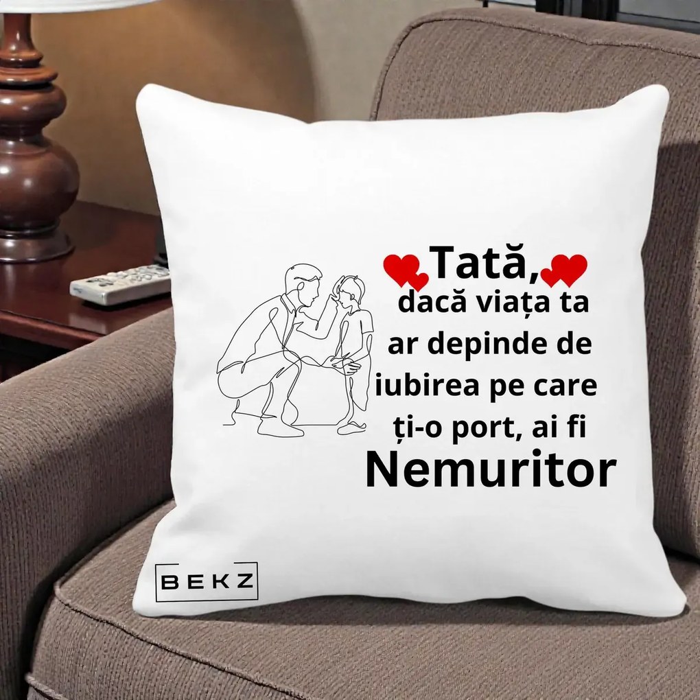 Cadou pentru Tata - Perna Personalizata Tata Nemuritor cu Inimi Rosii, 40x40 cm, Alba Mata, Husa Detasabila, Perna Inclusa, BEKZ®