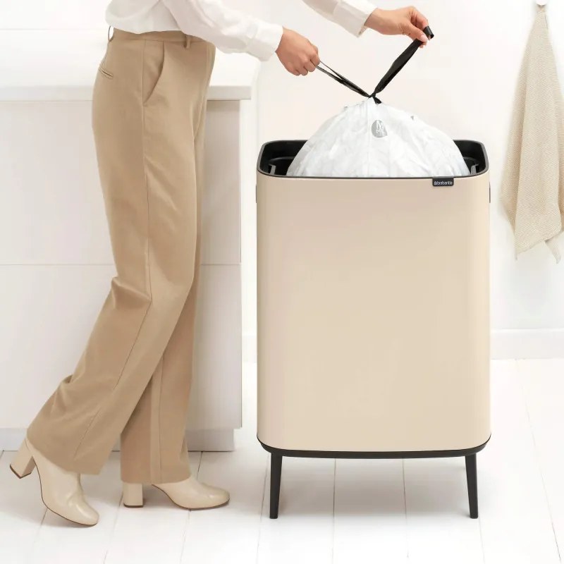 Cos de gunoi Brabantia Bo Touch Hi 1010457, 60 l, Manere laterale, Picioare reglabile, Bej