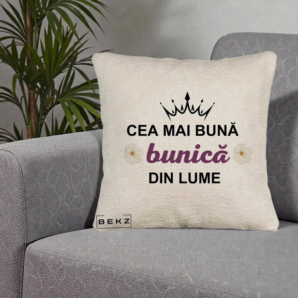 Cadou pentru Bunica - Perna Personalizata Cea Mai Buna Bunica Din Lume Coroana Mov Flori, 40x40 cm, Bej Canapea, Husa Detasabila, Perna Inclusa, BEKZ®