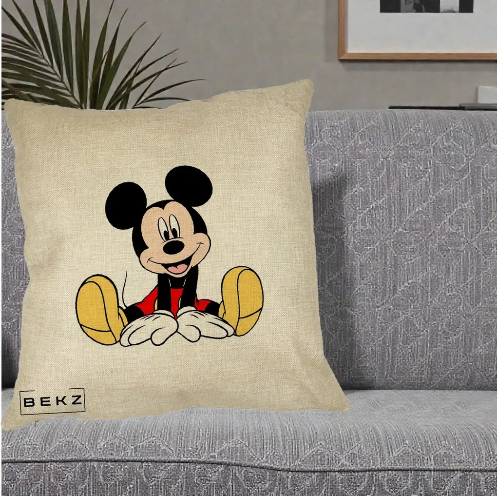 Perna Personalizata Mickey Mouse Relaxat, 40x40 cm, Crem, Husa Detasabila, Perna Inclusa, BEKZ®