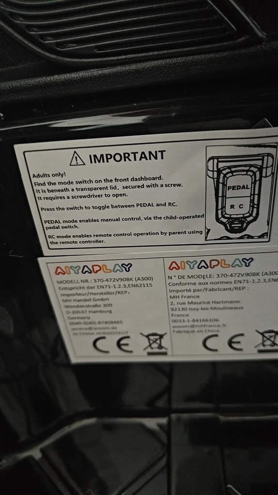 AIYAPLAY Mașinuță Electrică pentru Copii 12V Audi R8 Spyder, 3+ Ani, 3-5 km/h, cu 2 Motoare și Telecomandă, Negru | Aosom Romania