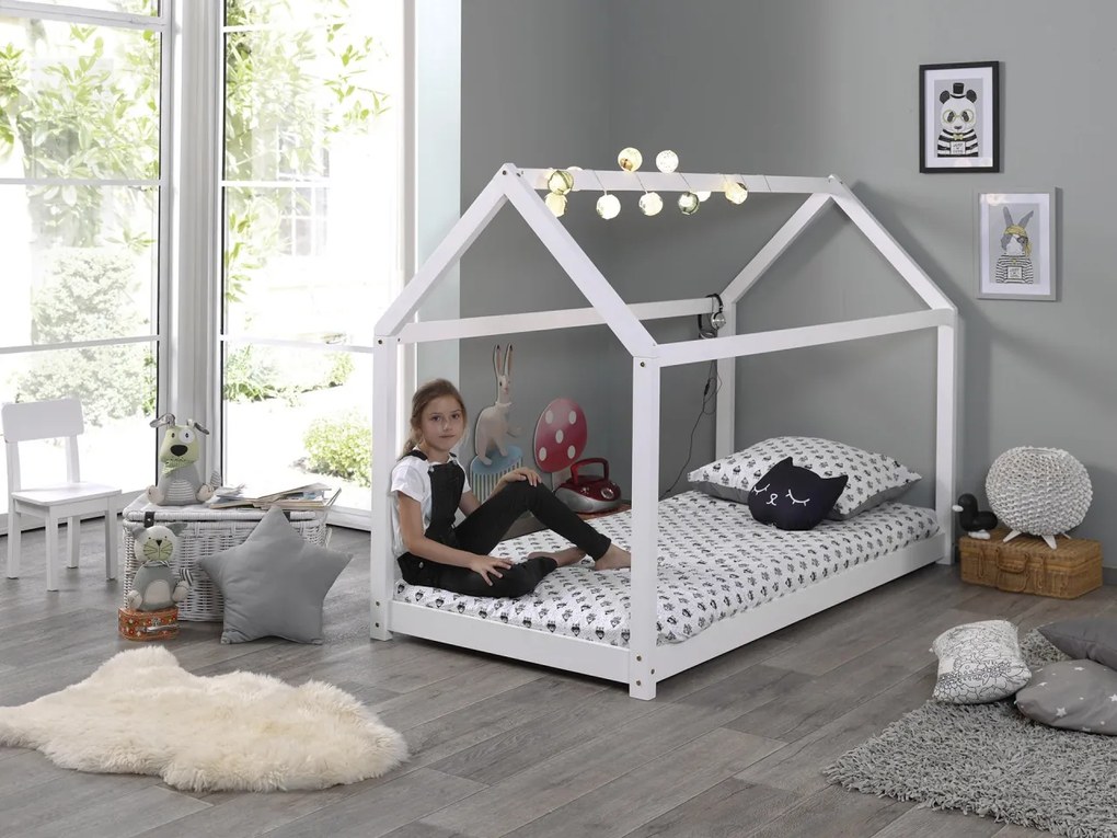 Set CABANE de culoare albă format dintr-un Pat copii Vipack (90 x 200 cm) și o SALTEA PAT COPII Basic Cool (90 x 200 x 10 cm).