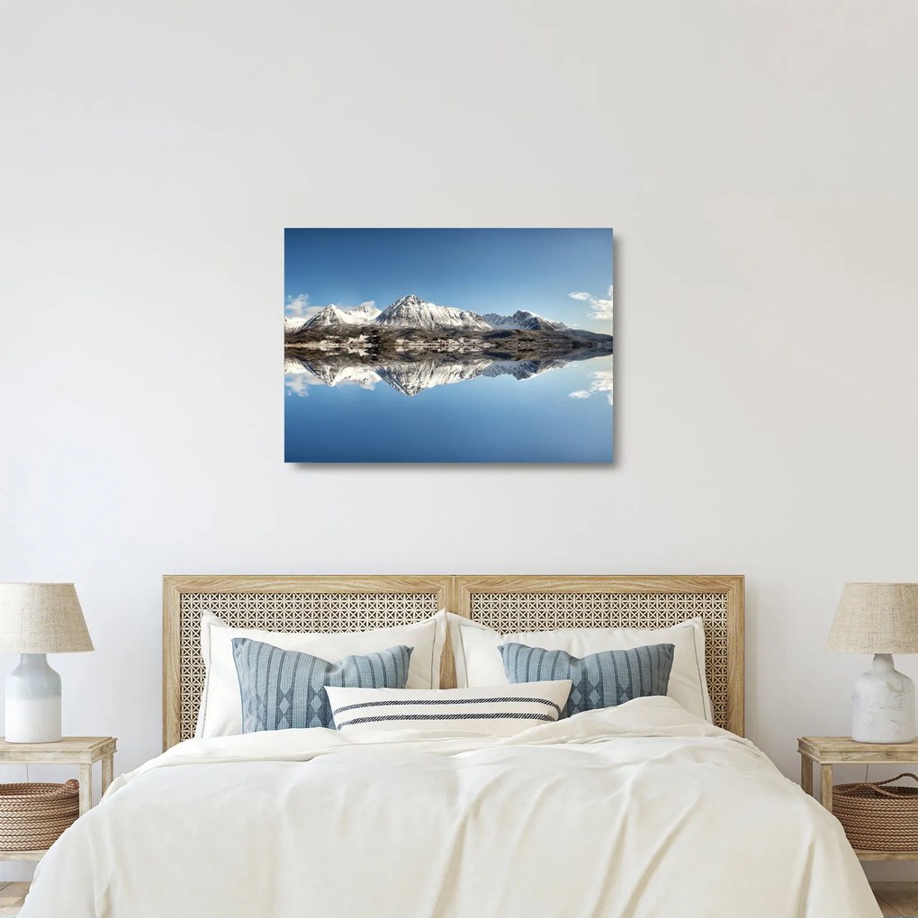 Tablou pe sticlă cu munți și reflectarea lor (70x50 cm)